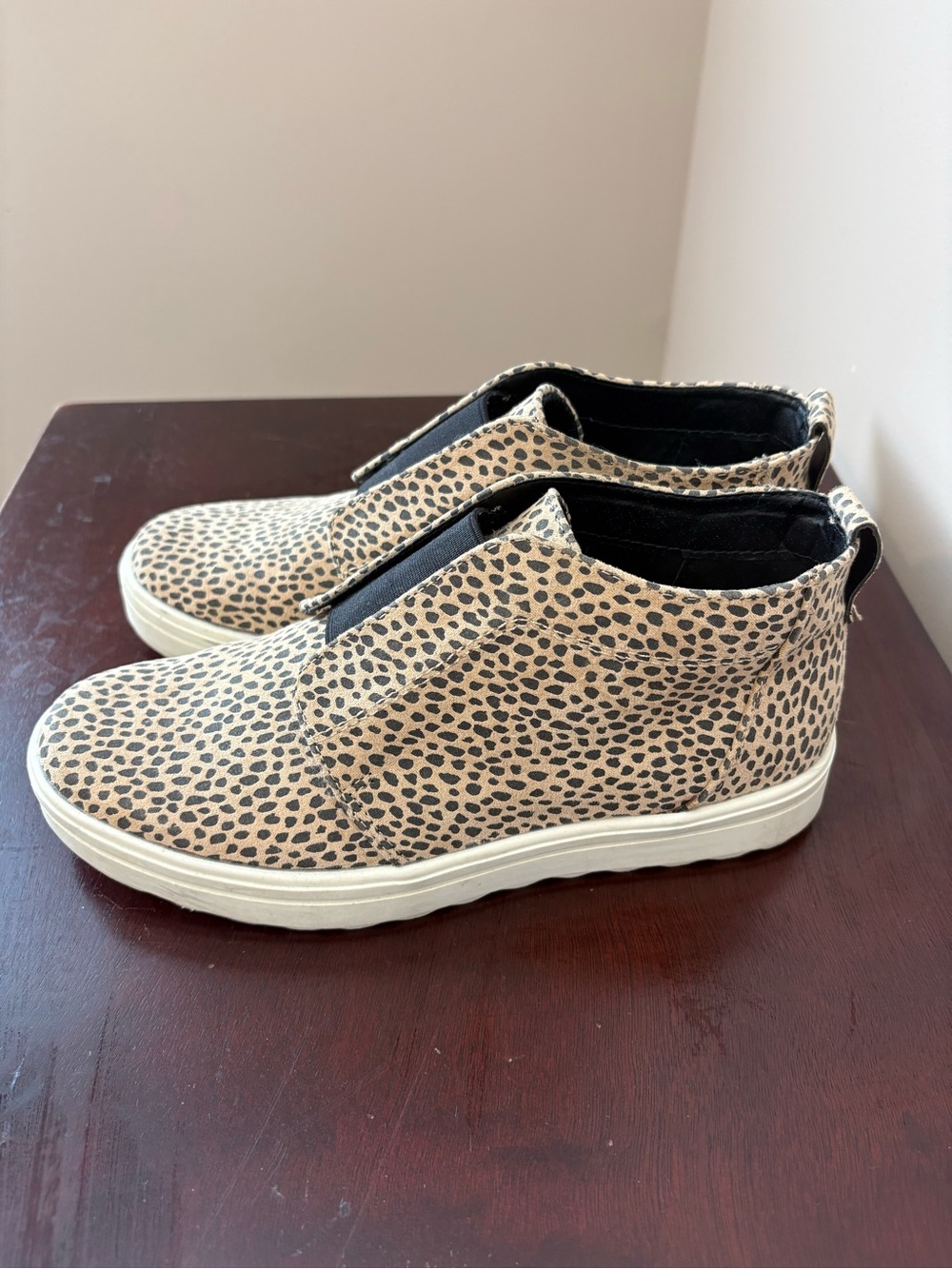 Women’s Beige Leopard Slip-On Sneaker with Black Elastic Sneaker shoes Sz 6.5 - Picture 5 of 9